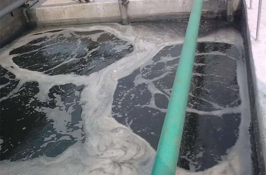 (图:污水处理泡沫)