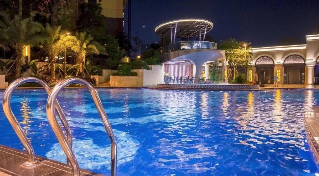 (图:游泳池循环水起泡场景)