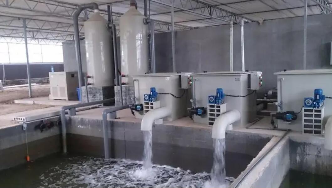 (图:冷却塔循环水起泡南辉水处理消泡剂应用)