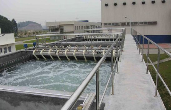 （造纸厂水处理消泡剂应用场景）
